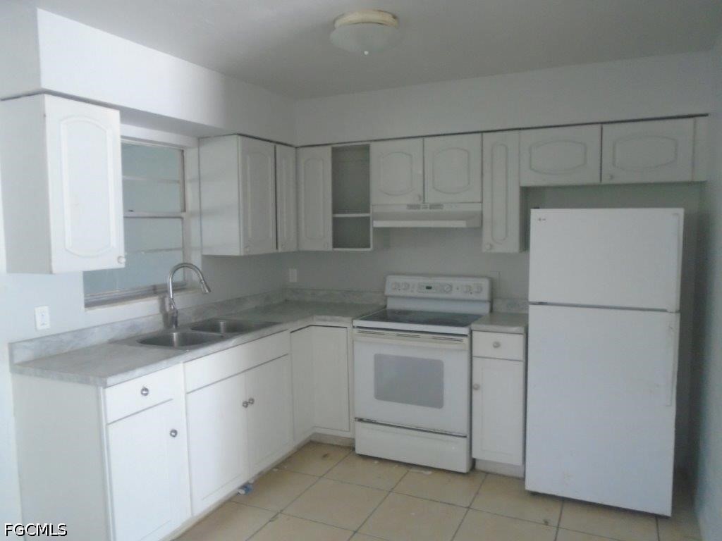 4 Bed SingleFamilyResidence for Sale in Fort Myers, FL — photo 4