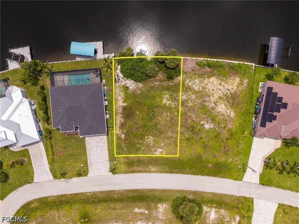 Waterfront Home for Sale in Cape Coral, FL, $180,000 — photo 4