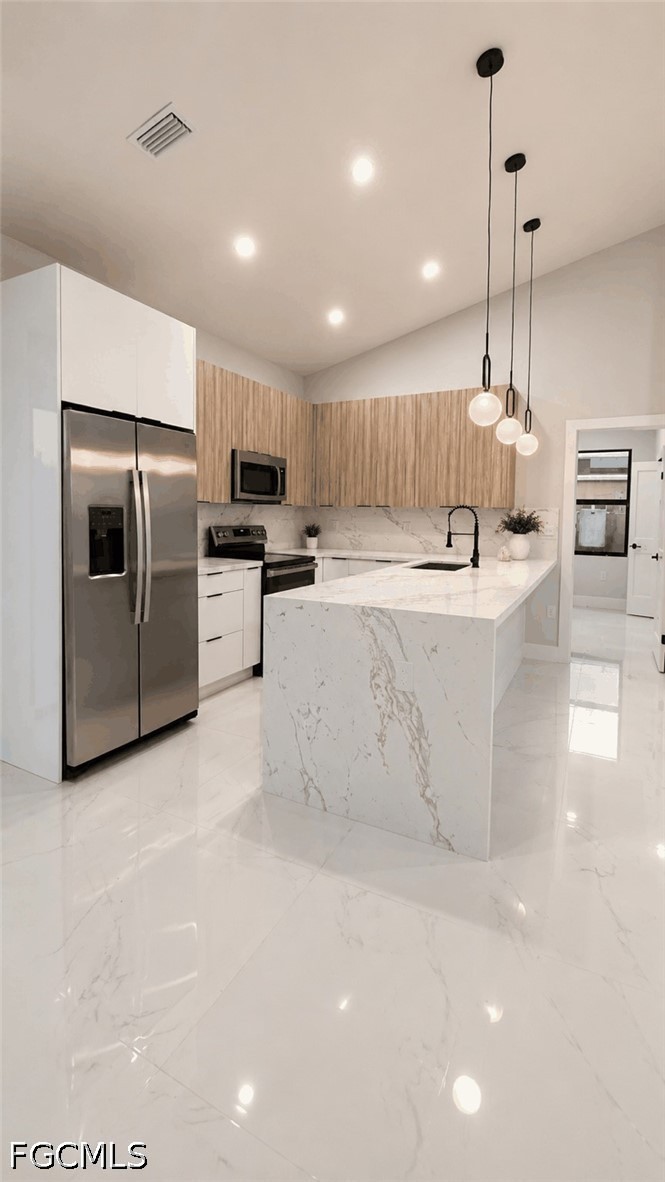 4 Bed SingleFamilyResidence for Sale in Cape Coral, photo 4
