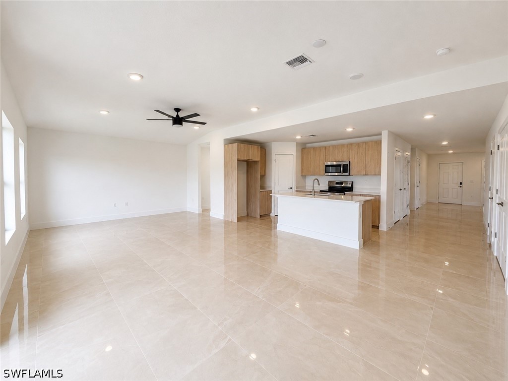 3 Bed SingleFamilyResidence for Sale in Lehigh Acres, photo 4