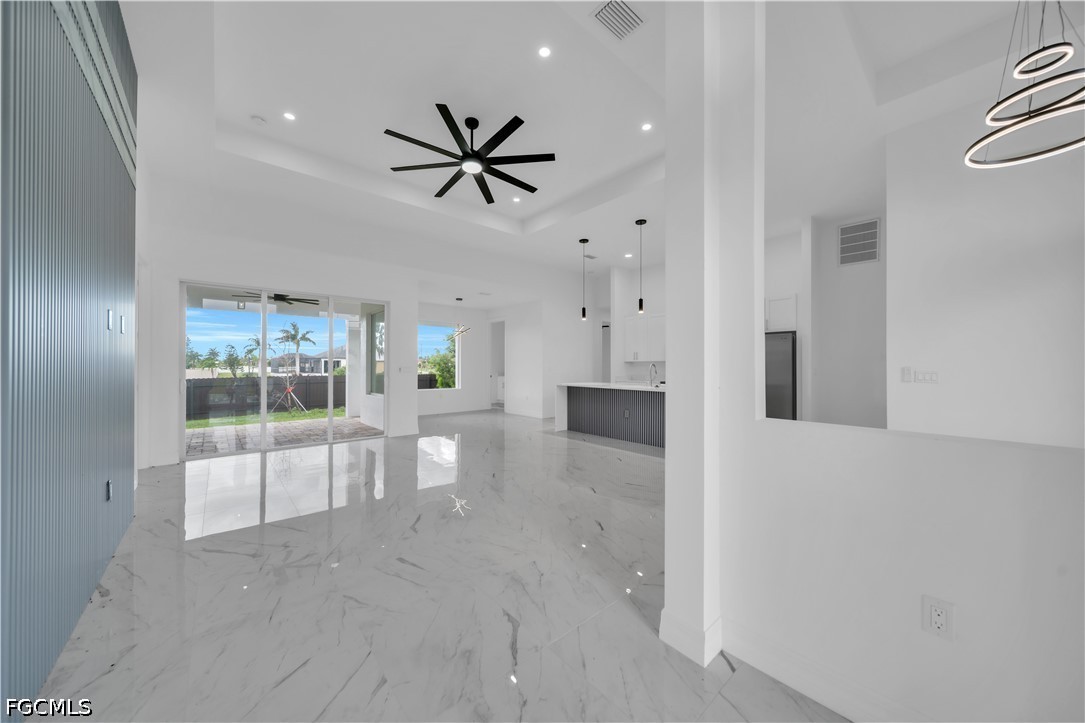 3 Bed Pool Home for Sale in Cape Coral, photo 4