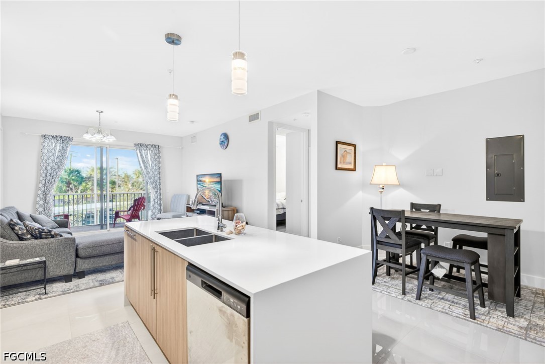 2 Bed Condominium for Sale in Royal Pointe, photo 4