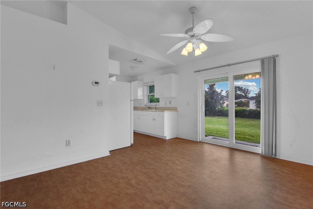 2 Bed SingleFamilyResidence for Sale in Lehigh Acres, photo 4
