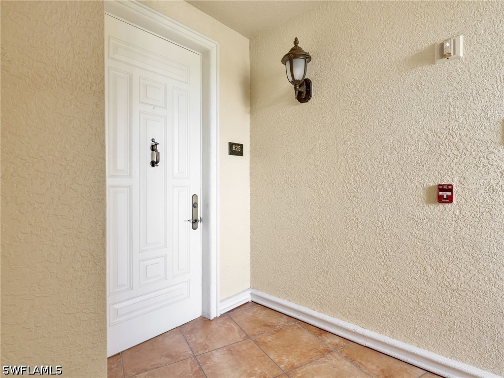 2 Bed Condominium for Sale in Naples, photo 4