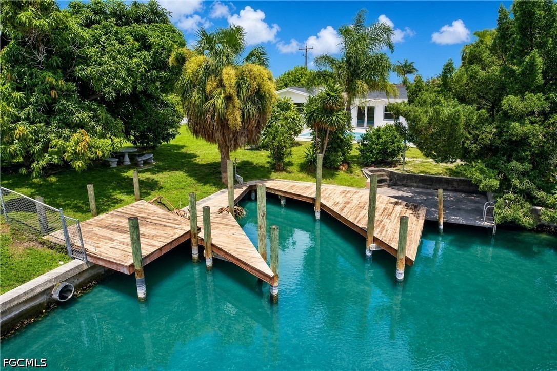 3 Bed Pool Home for Sale in Cape Coral, photo 4