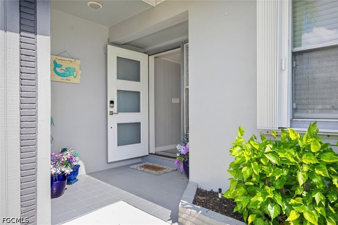 3 Bed Pool Home for Sale in Cape Coral, photo 4