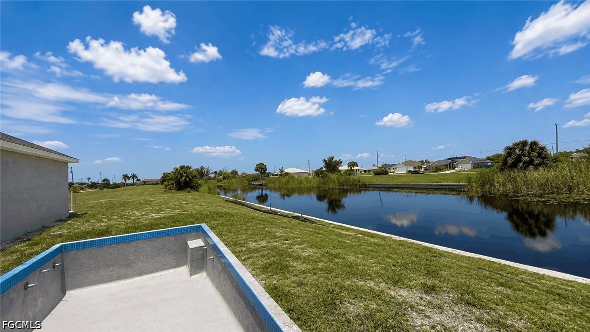 3 Bed Pool Home for Sale in Cape Coral, photo 4