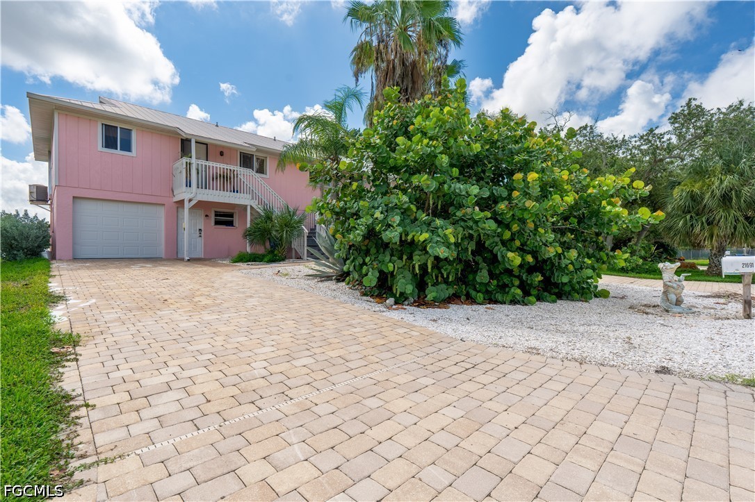 4 Bed Waterfront Home for Sale in Flamingo Lakes, photo 4