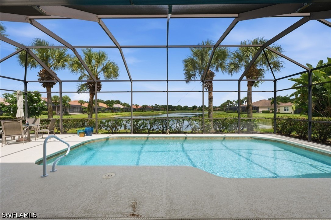 2 Bed Pool Home for Sale in Hawthorne, photo 4
