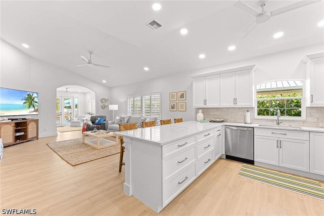 4 Bed Pool Home for Sale in Naples Park, photo 4