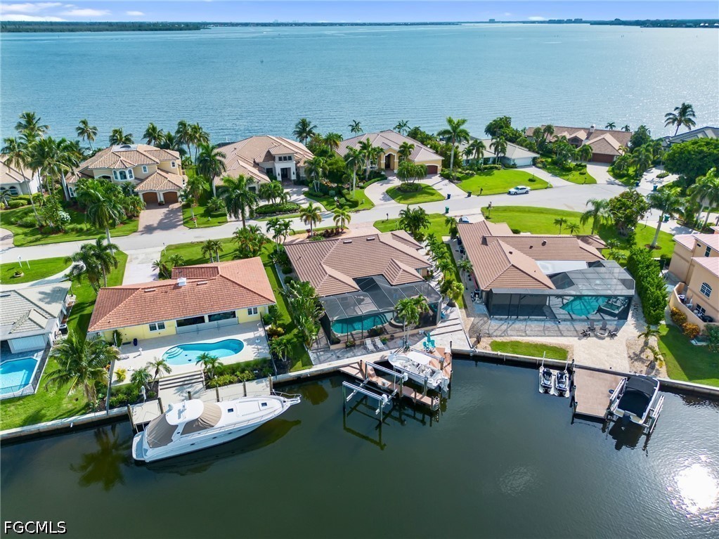 3 Bed Pool Home for Sale in Palm Acres, photo 4