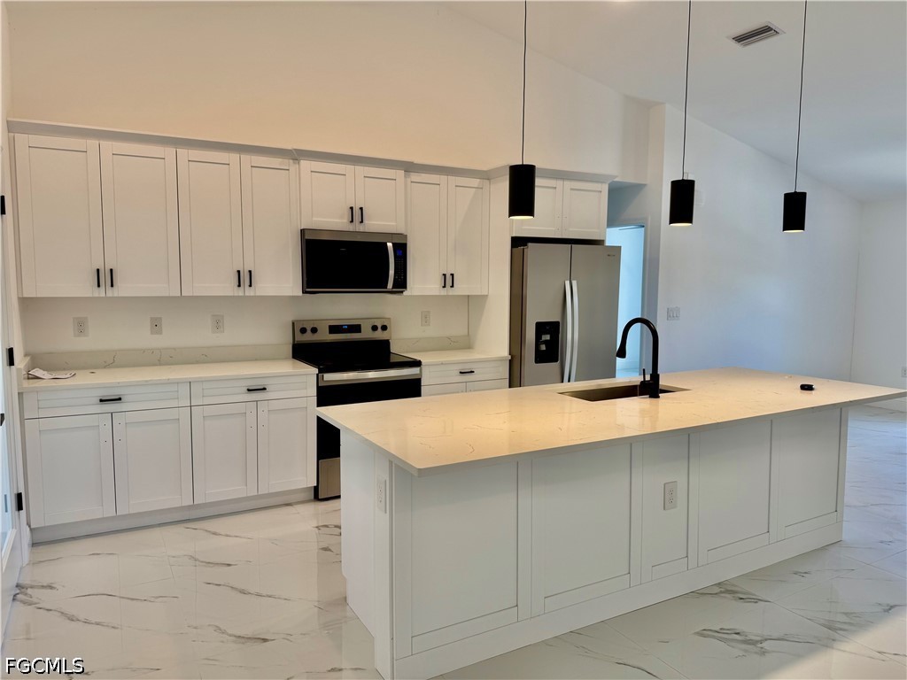 3 Bed SingleFamilyResidence for Sale in Lehigh Acres, photo 4