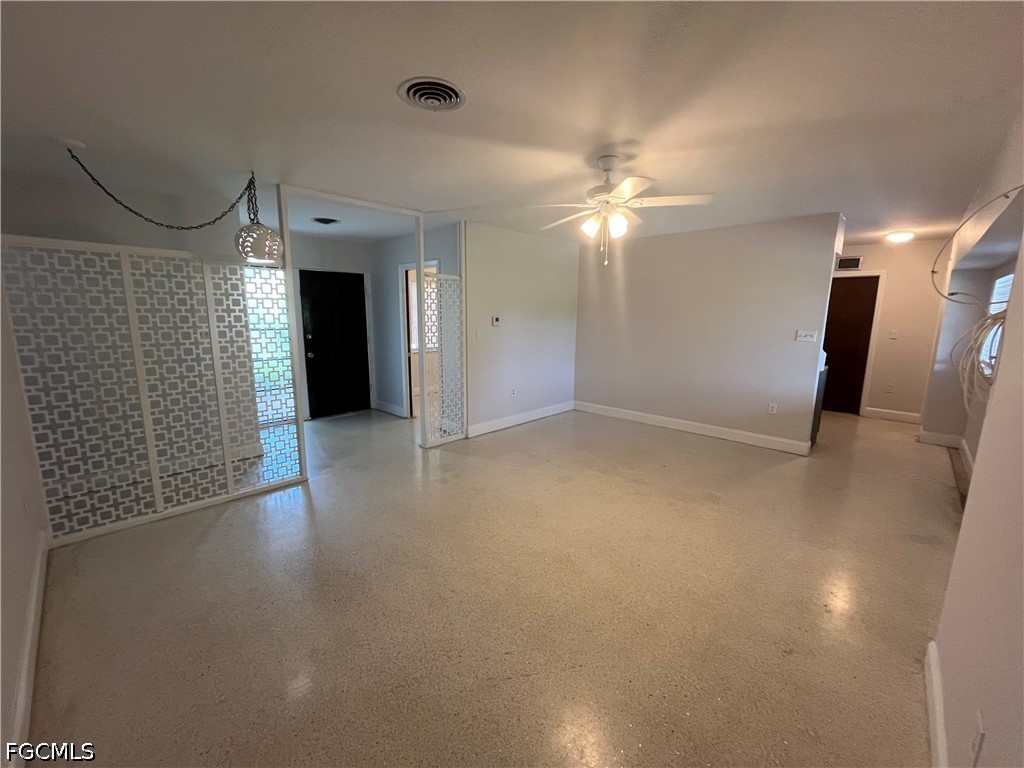 3 Bed SingleFamilyResidence for Sale in Fort Myers, photo 4