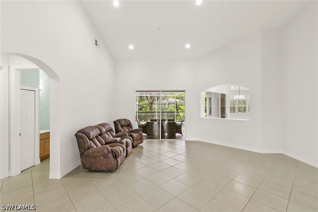 4 Bed Pool Home for Sale in Wilshire Lakes, photo 4