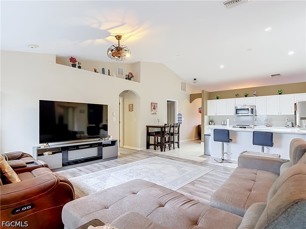 3 Bed SingleFamilyResidence for Sale in Cape Coral, photo 4