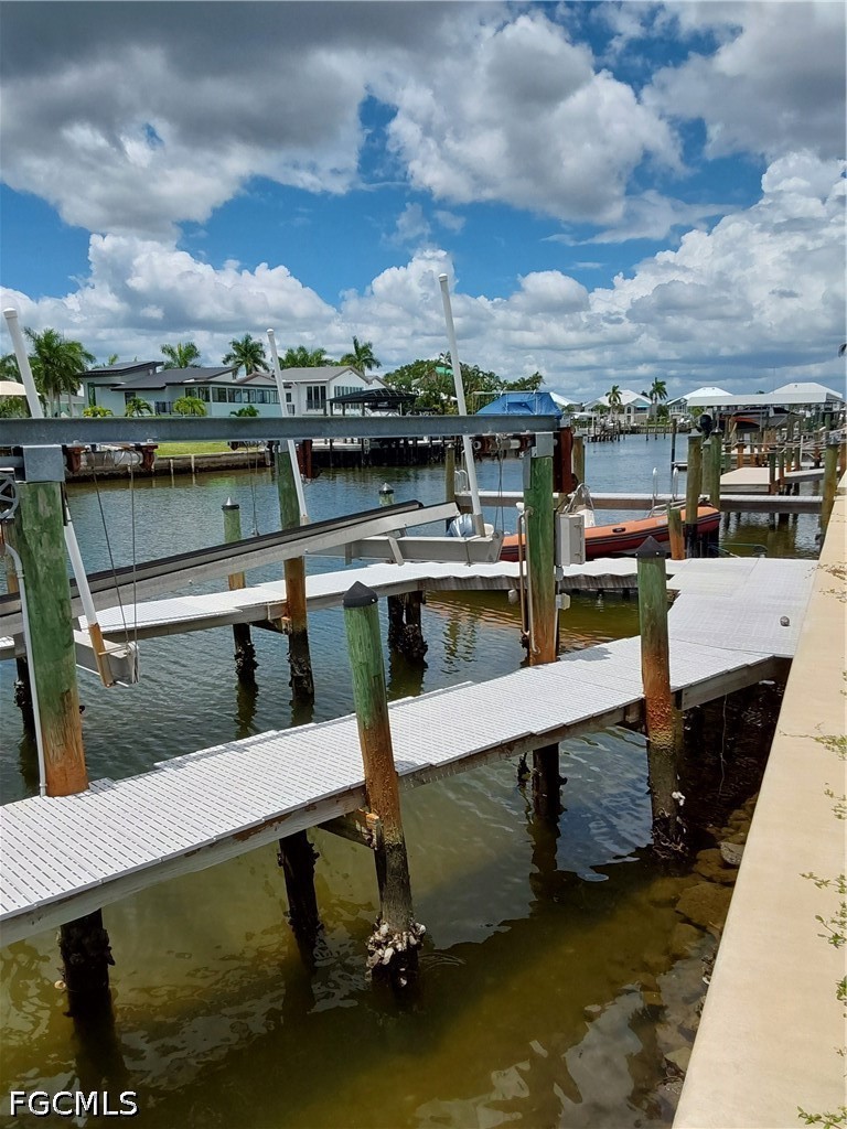Waterfront Home for Sale in Siesta Isles, photo 4