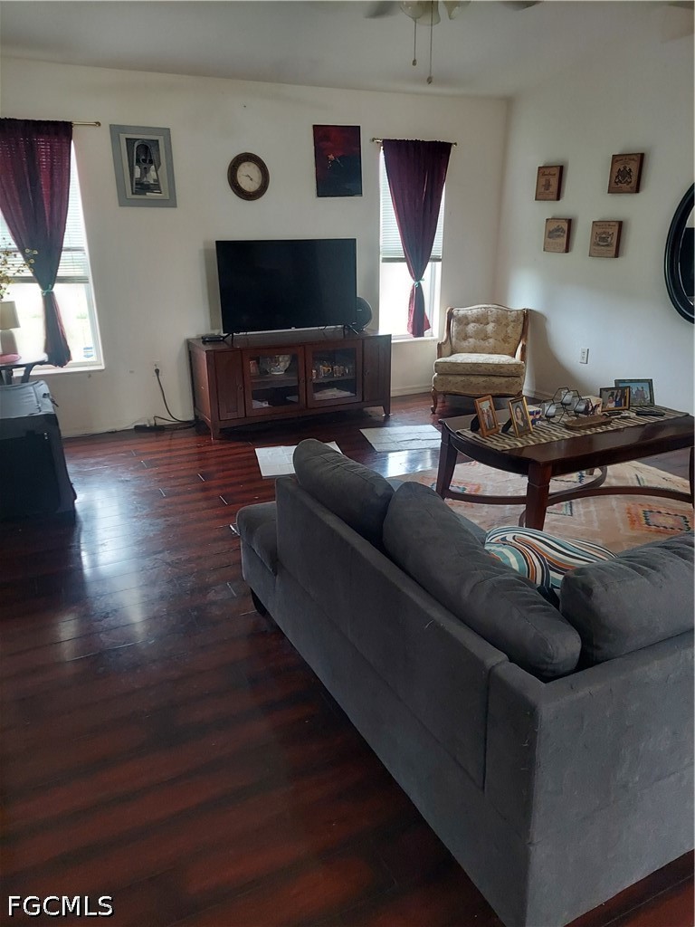 3 Bed SingleFamilyResidence for Sale in Cape Coral, photo 4