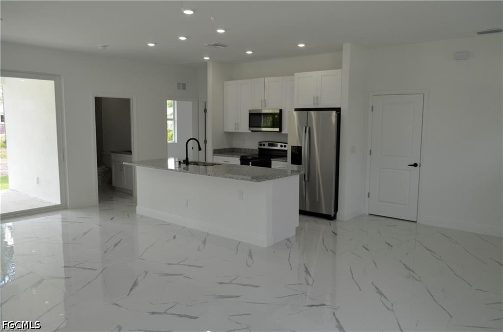 3 Bed SingleFamilyResidence for Sale in Lehigh Acres, photo 4