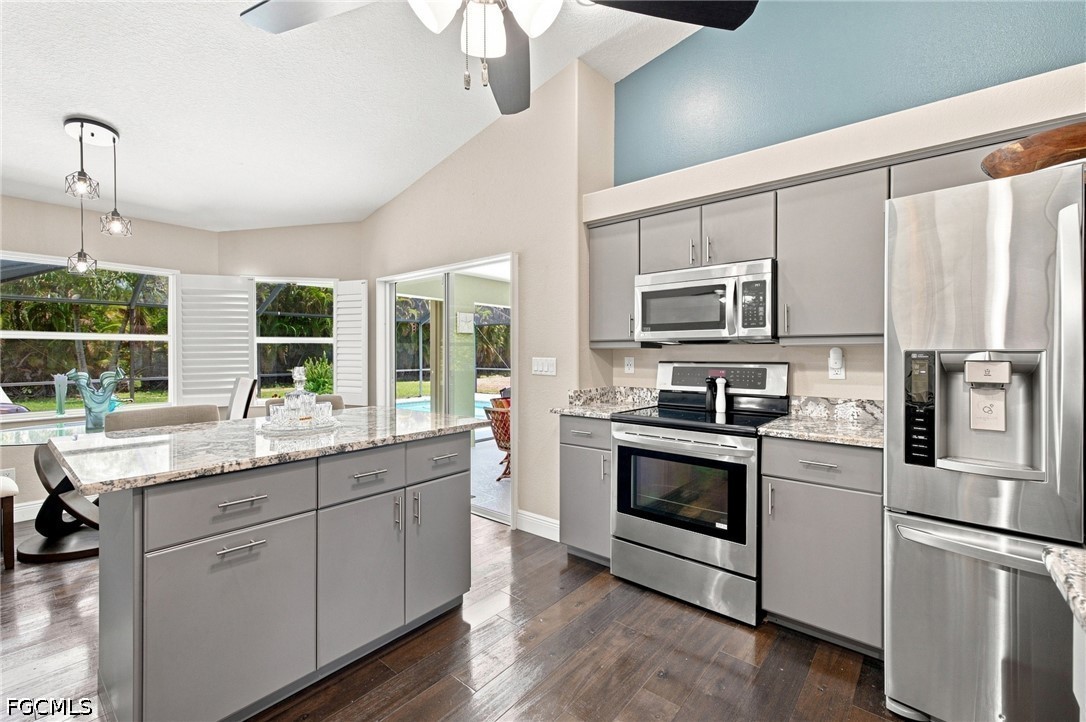 3 Bed Pool Home for Sale in Meadowbrook, photo 4