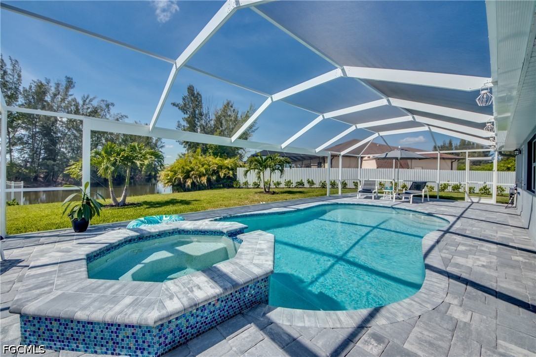 3 Bed Pool Home for Sale in Cape Coral, photo 4