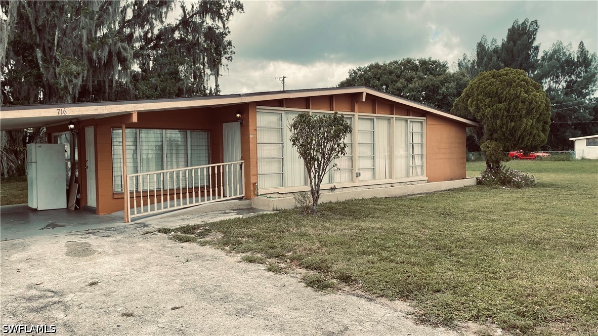2 Bed SingleFamilyResidence for Sale in Lehigh Acres, photo 4
