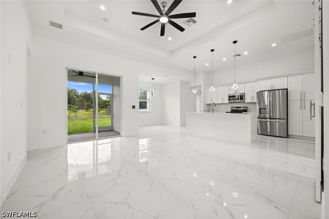 3 Bed SingleFamilyResidence for Sale in Lehigh Acres, photo 4