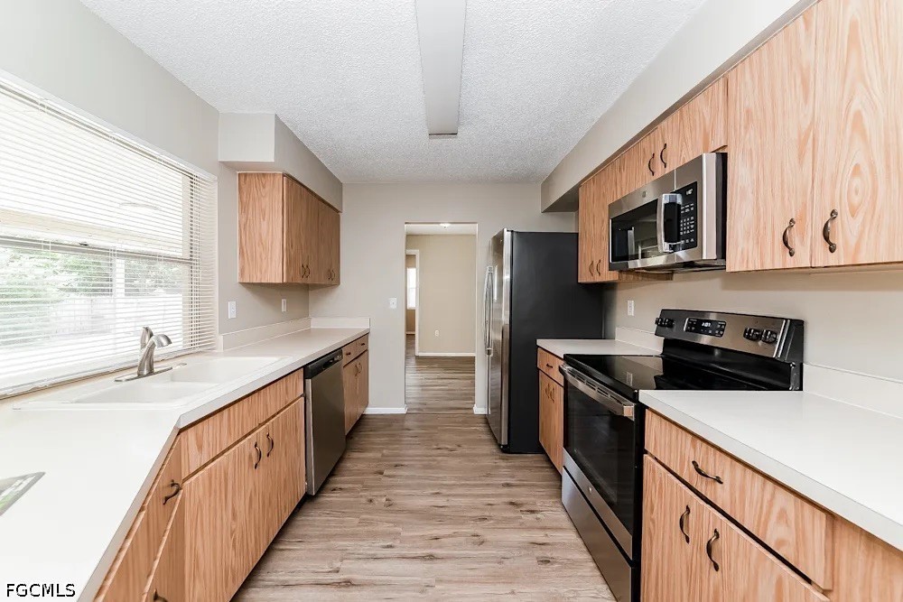 3 Bed SingleFamilyResidence for Sale in Sarasota, photo 4