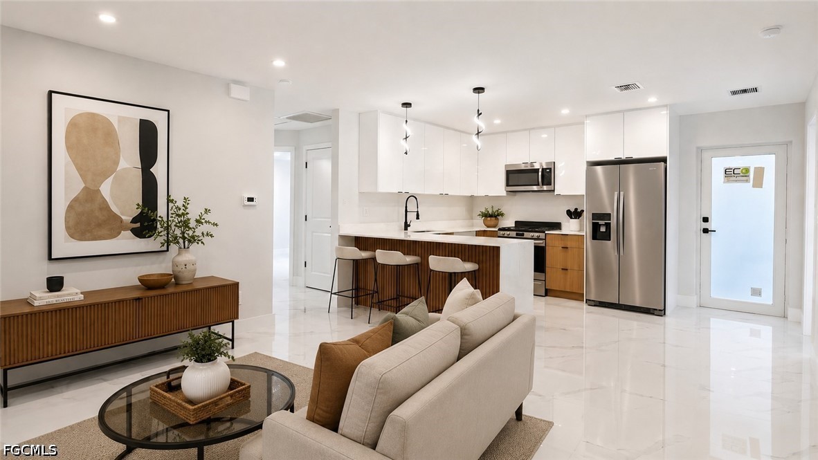 3 Bed SingleFamilyResidence for Sale in Lehigh Acres, photo 4