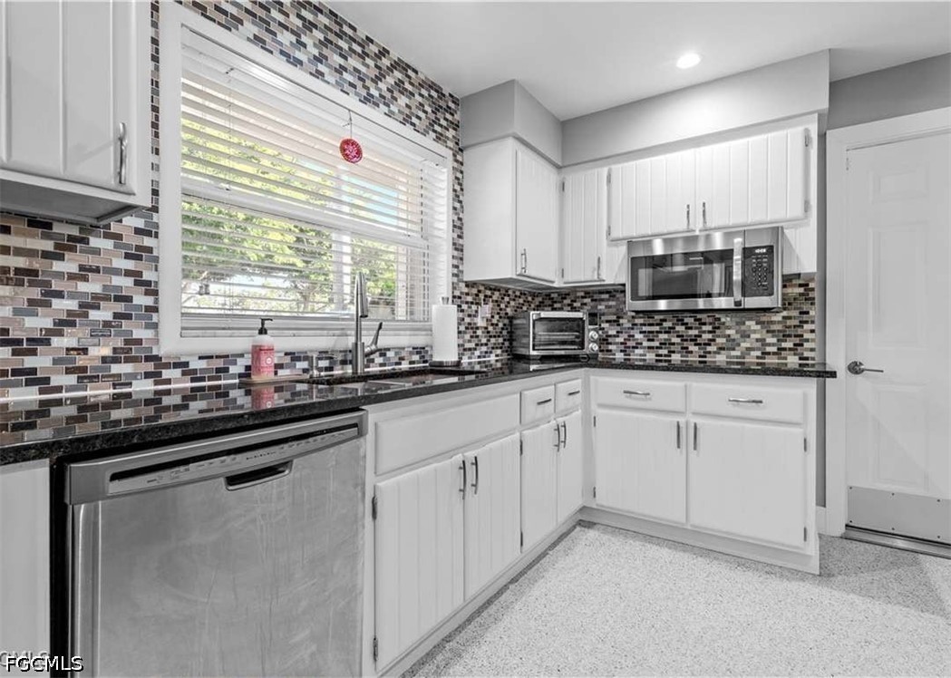 3 Bed Pool Home for Sale in Cape Coral, photo 4