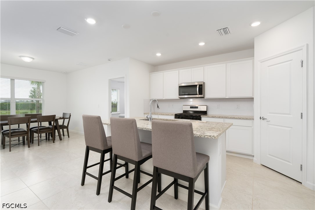 3 Bed SingleFamilyResidence for Sale in Northridge, photo 4