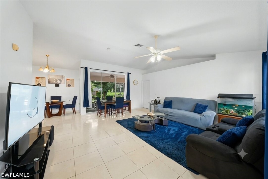3 Bed SingleFamilyResidence for Sale in Mirror Lakes, photo 4