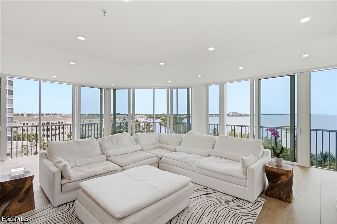 3 Bed Waterfront Home for Sale in The Shores, photo 4