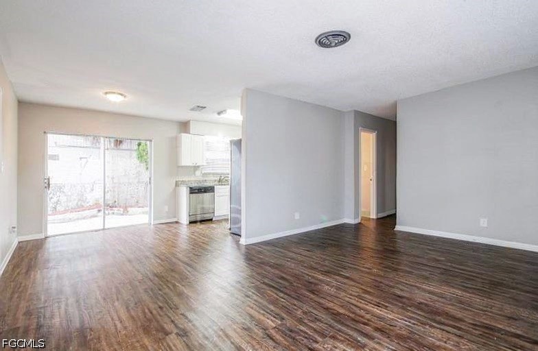 3 Bed SingleFamilyResidence for Sale in St Petersburg, photo 4