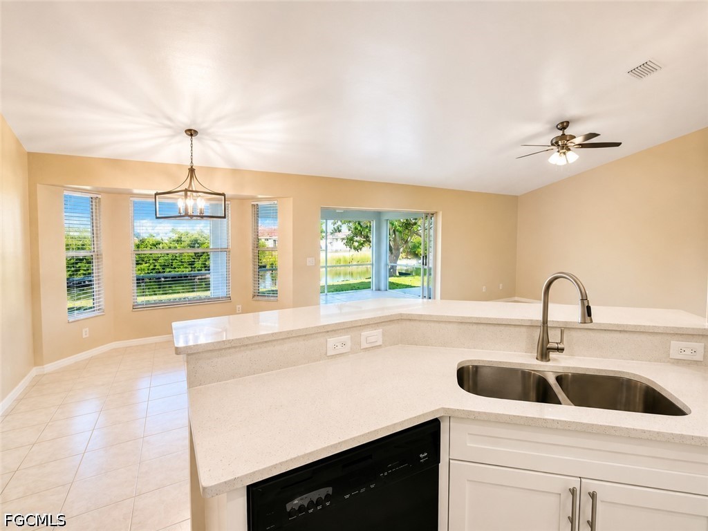 3 Bed Waterfront Home for Sale in Cape Coral, photo 4