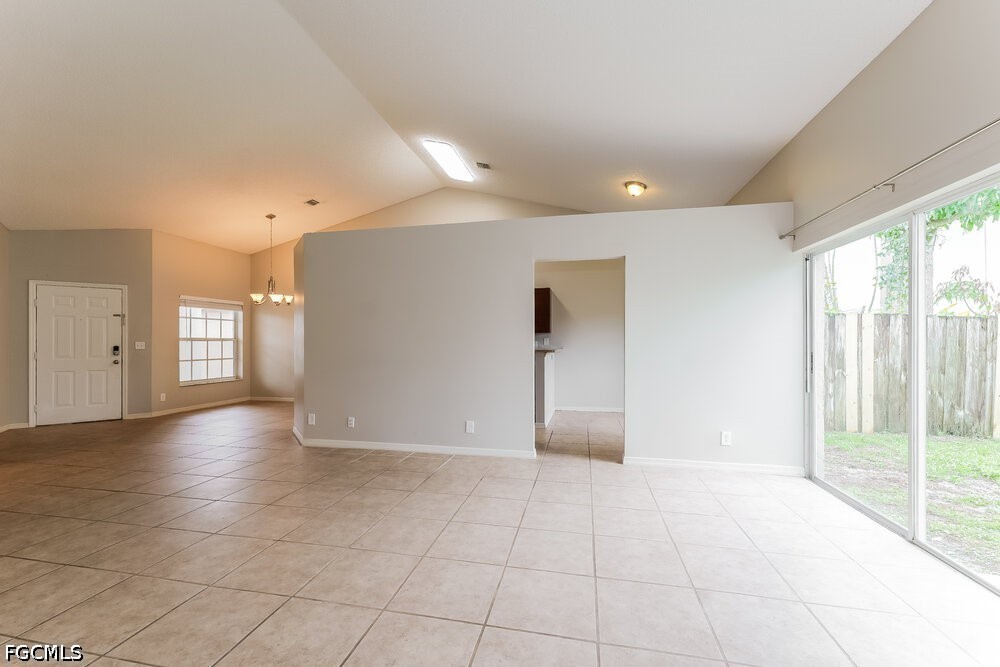 3 Bed SingleFamilyResidence for Sale in West Palm Beach, photo 4
