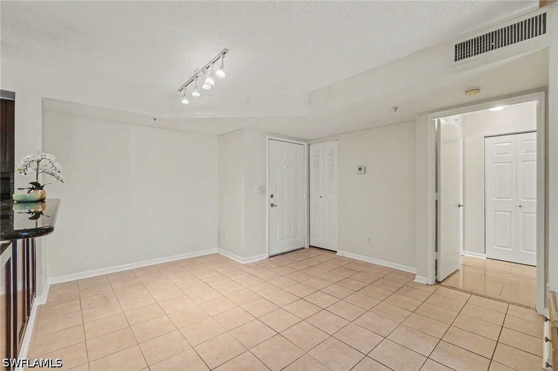 2 Bed Condominium for Sale in Naples, photo 4