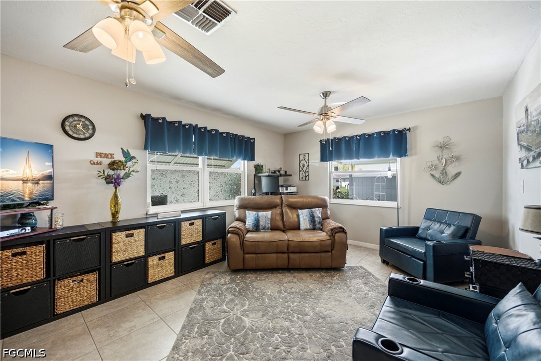 2 Bed Attached for Sale in Lehigh Acres, photo 4