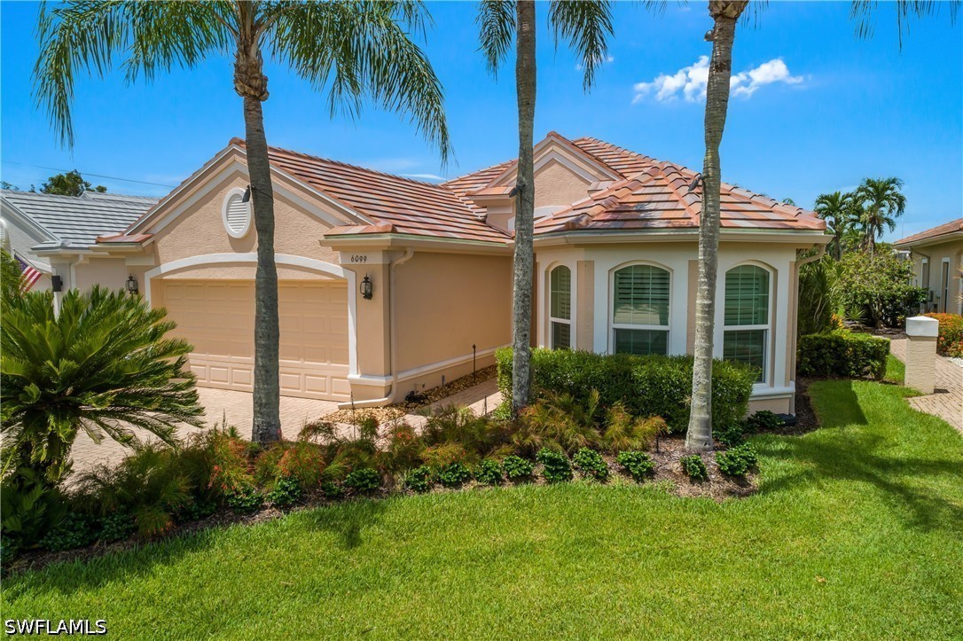 3 Bed Pool Home for Sale in The Links, photo 4