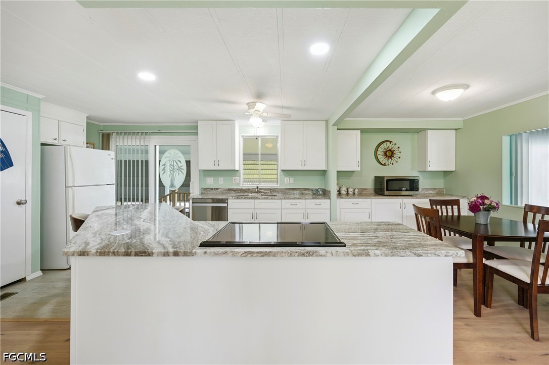 2 Bed ManufacturedHome for Sale in Fort Myers, photo 4
