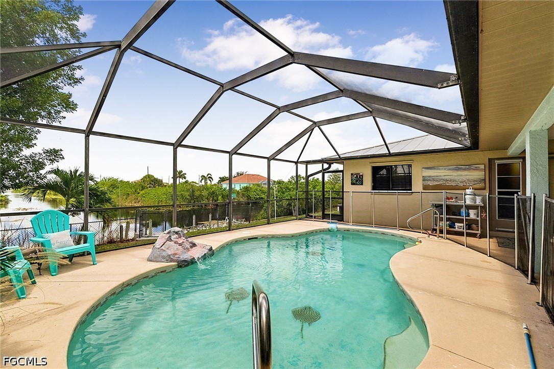 3 Bed Pool Home for Sale in Cape Coral, photo 4