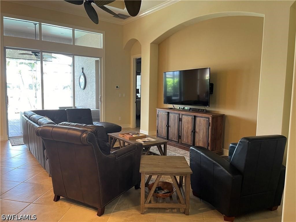 3 Bed Pool Home for Sale in Caldecott, photo 4