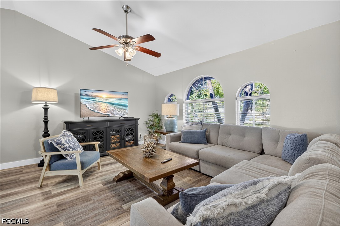 3 Bed Pool Home for Sale in Cape Coral, photo 4