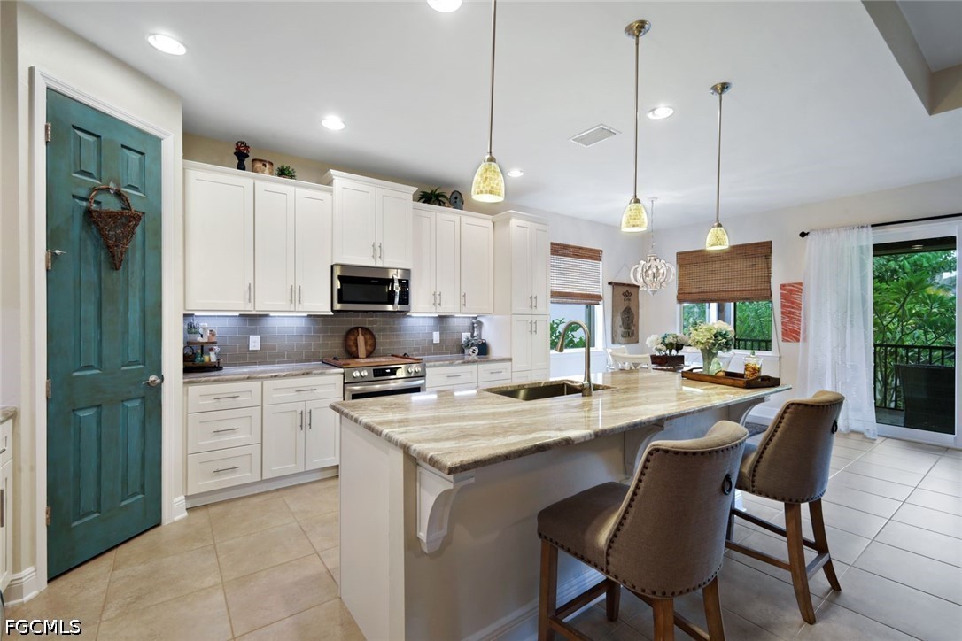 3 Bed SingleFamilyResidence for Sale in Banyan Bay, photo 4