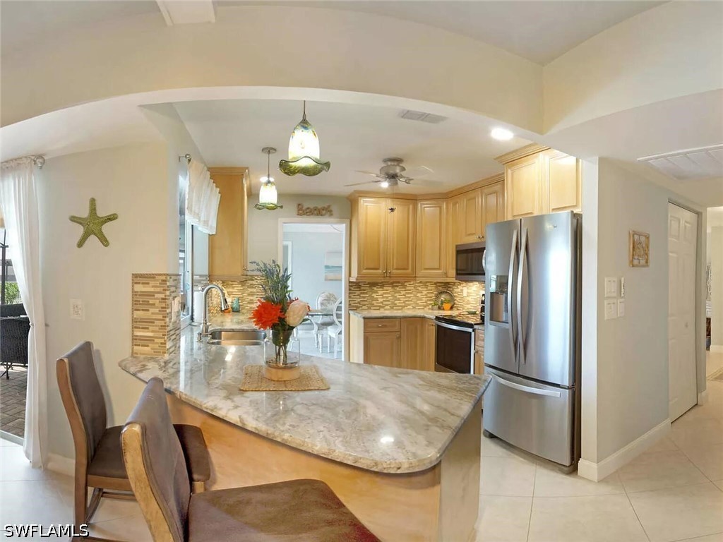 3 Bed Pool Home for Sale in Cape Coral, photo 4