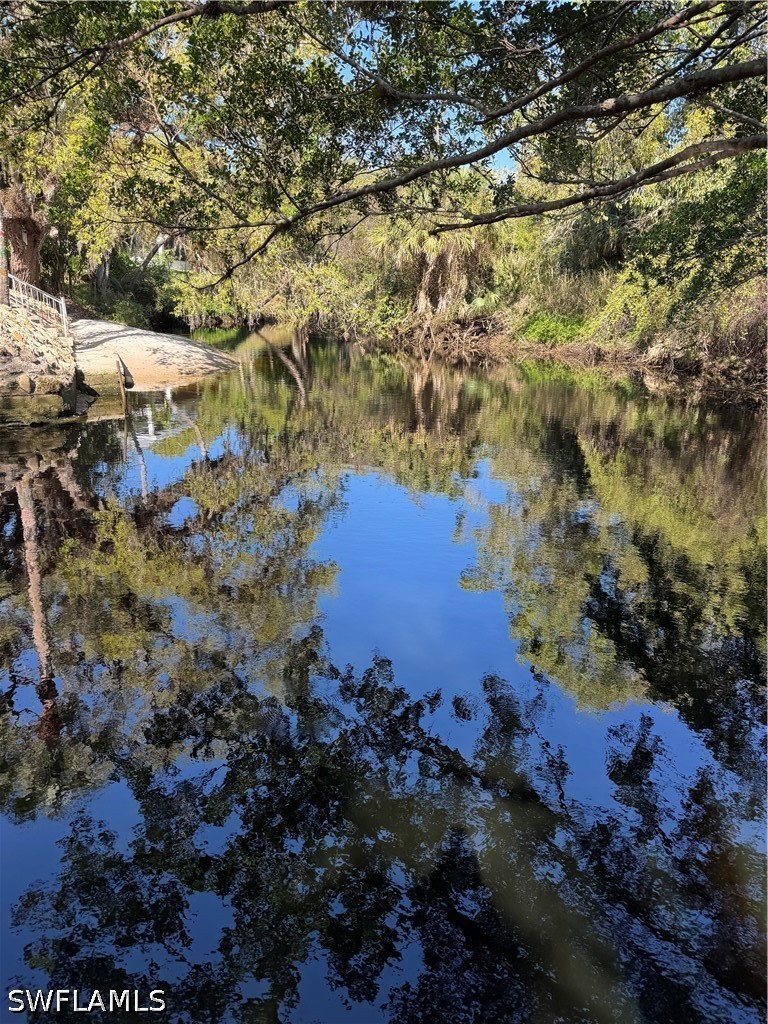1 Bed Waterfront Home for Sale in Bonita Springs, photo 4