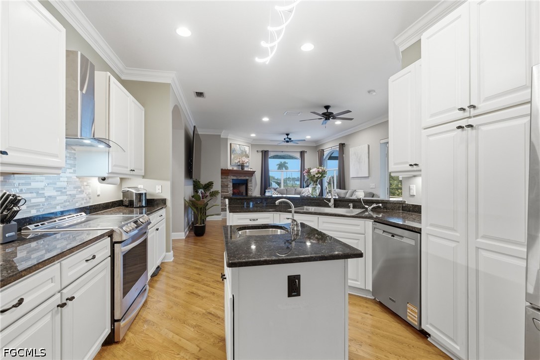 4 Bed Pool Home for Sale in Cape Coral, photo 4