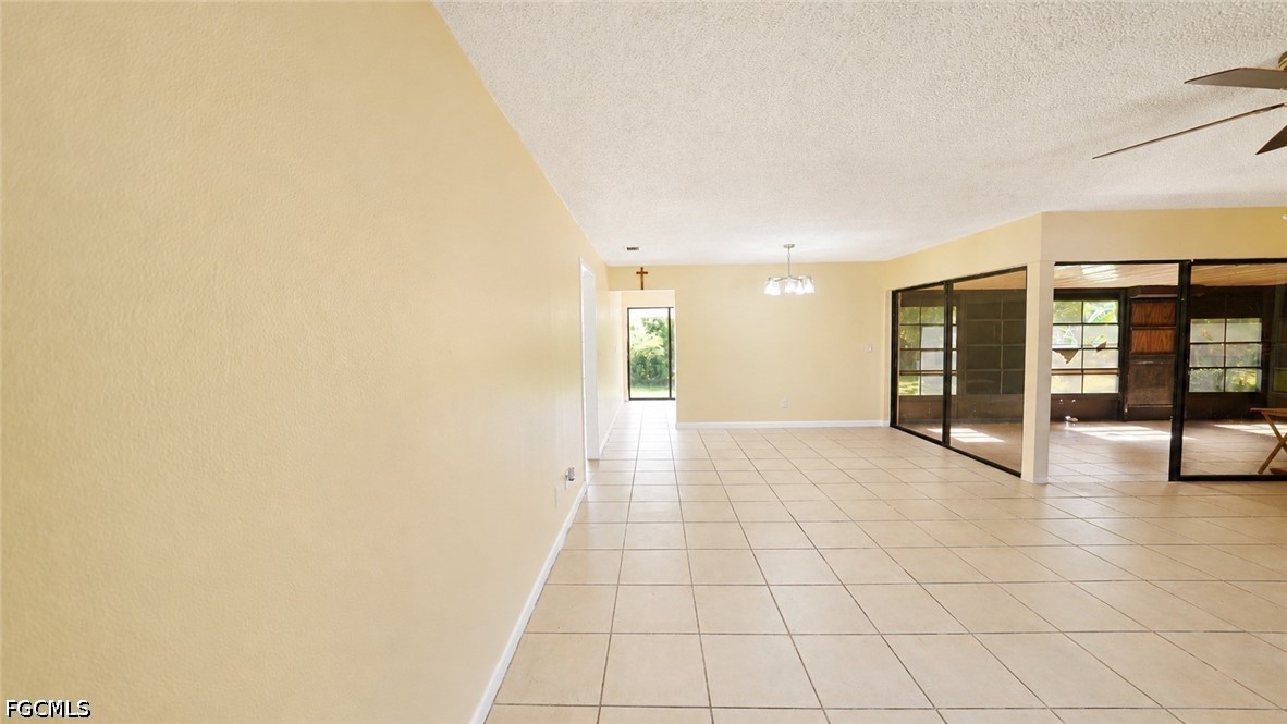 2 Bed SingleFamilyResidence for Sale in Cape Coral, photo 4