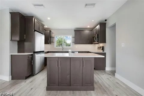 2 Bed SingleFamilyResidence for Sale in Bayshore Gardens, photo 4