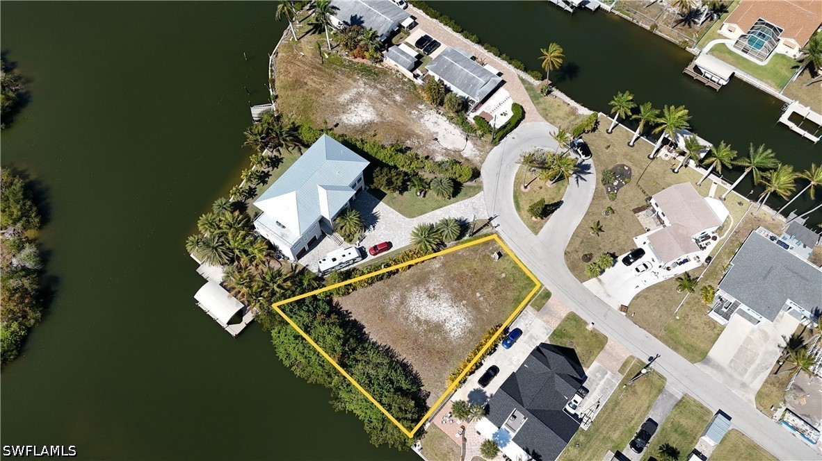 Waterfront Home for Sale in Imperial Shores, photo 4
