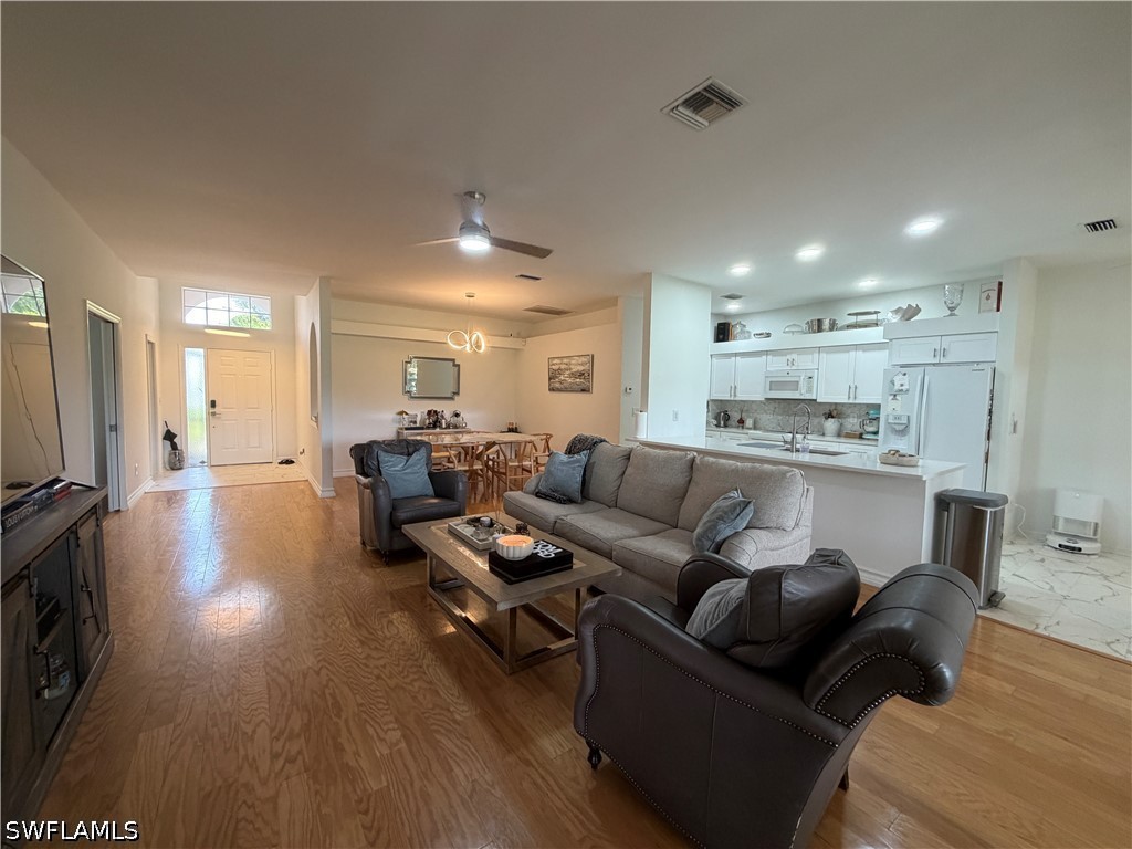 2 Bed SingleFamilyResidence for Sale in Naples, photo 4